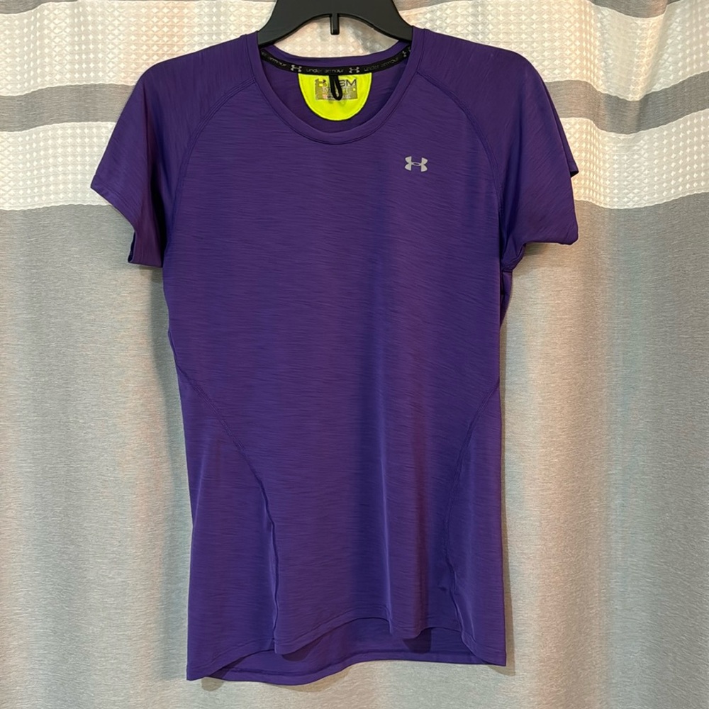 Under Armour Small Semi-Fitted Heatgear Short Sleeve Top